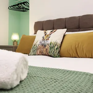 Viewing Deck, On-Street Parking, Tv In Every Room Swansea