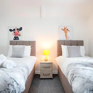 Parking, Smart Tv'S In All Rooms, Central Location Swansea